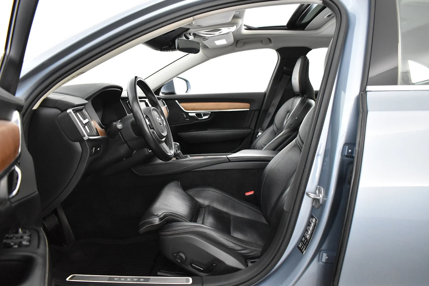 Car Image - 44kxJzRqzvbMQyrDeUxTIZ