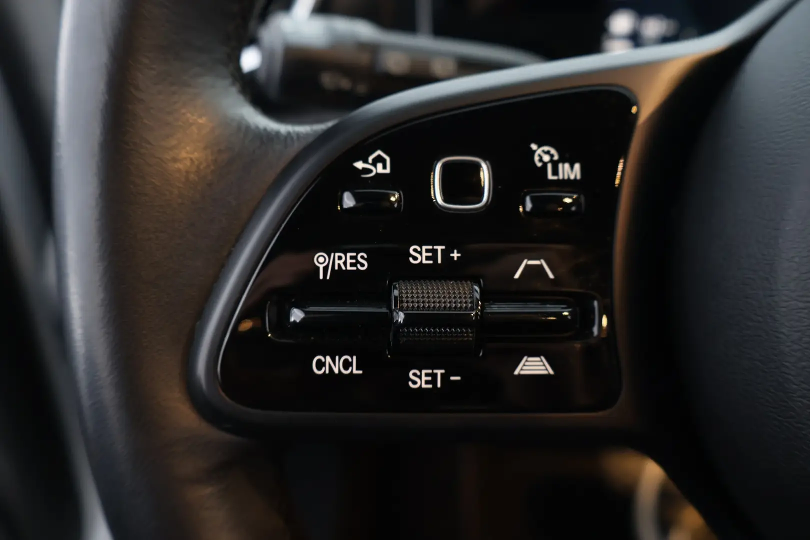 Car Image - pnSsbWm5YQi2TzRG9hQT7