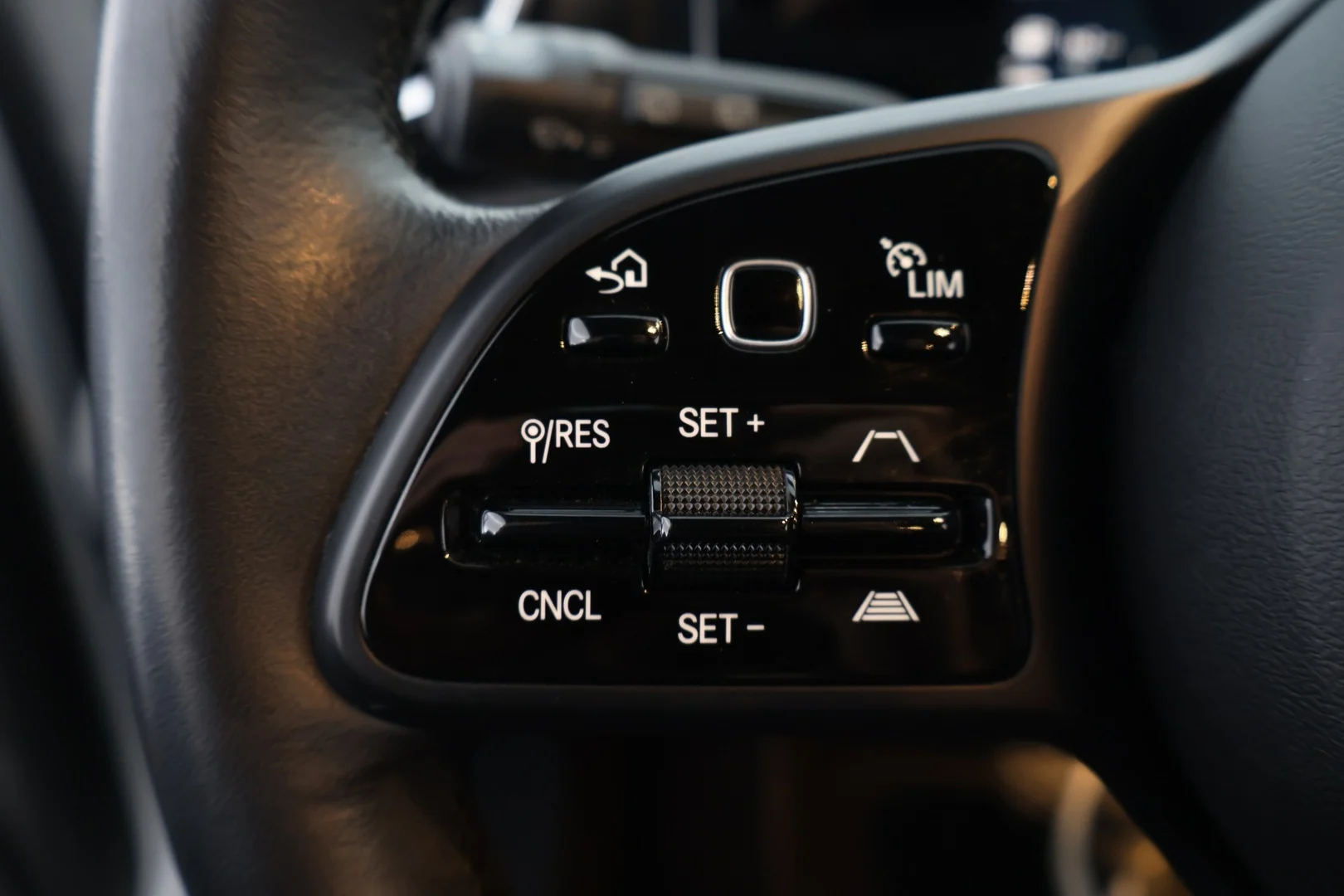 Car Image - pnSsbWm5YQi2TzRG9hQT7