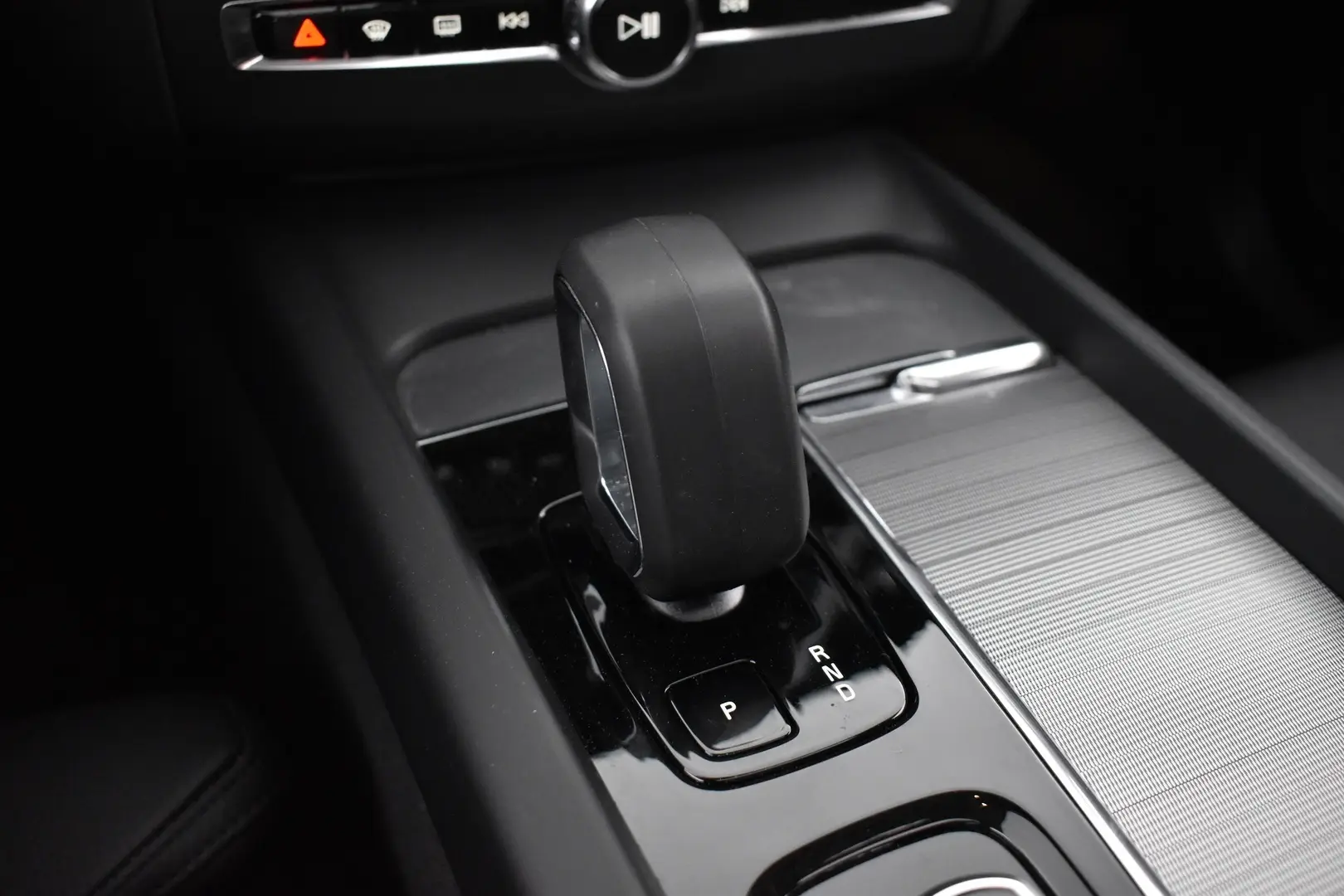 Car Image - UkDHRV7B0gWjFV2qsPc2e