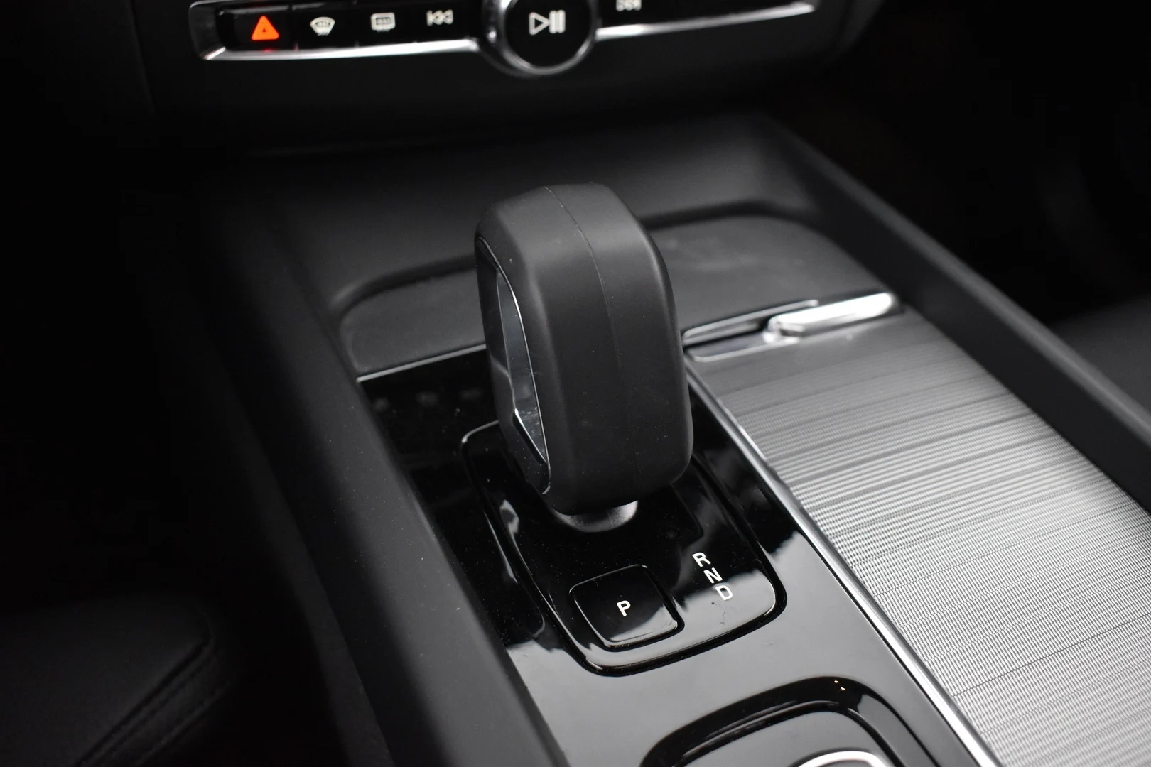 Car Image - UkDHRV7B0gWjFV2qsPc2e