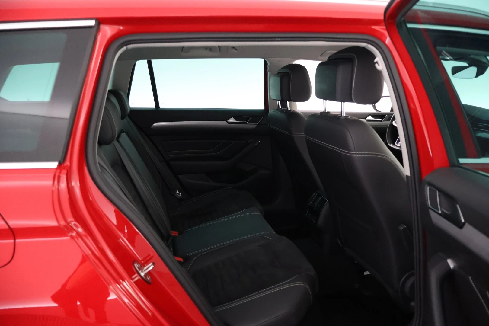 Car Image - Vt1z6hlokY5ikc3rR2uje