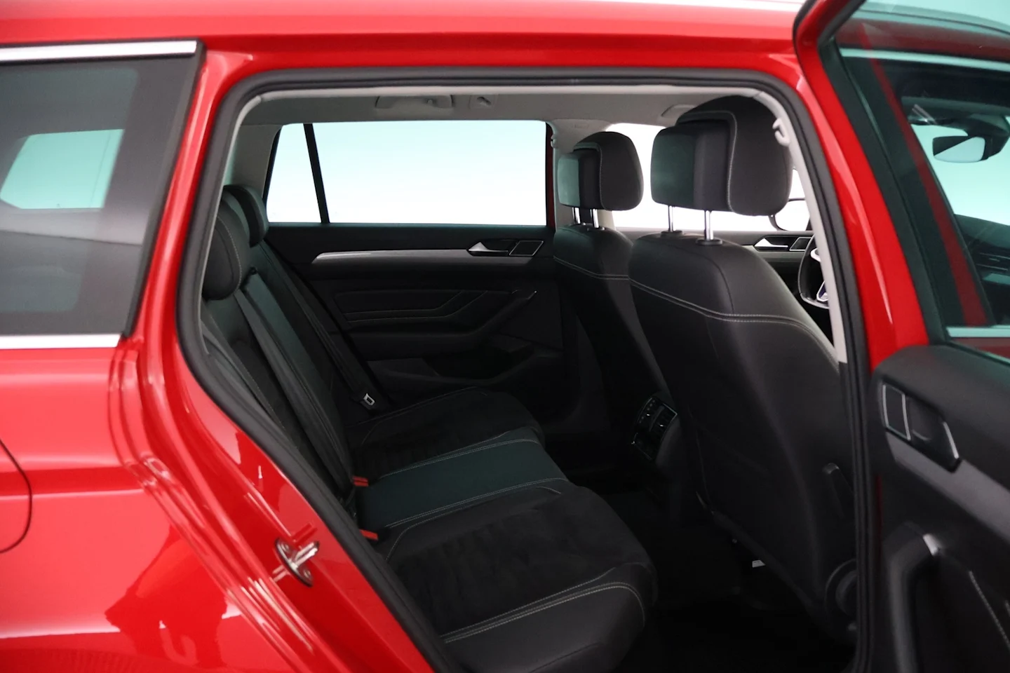 Car Image - Vt1z6hlokY5ikc3rR2uje