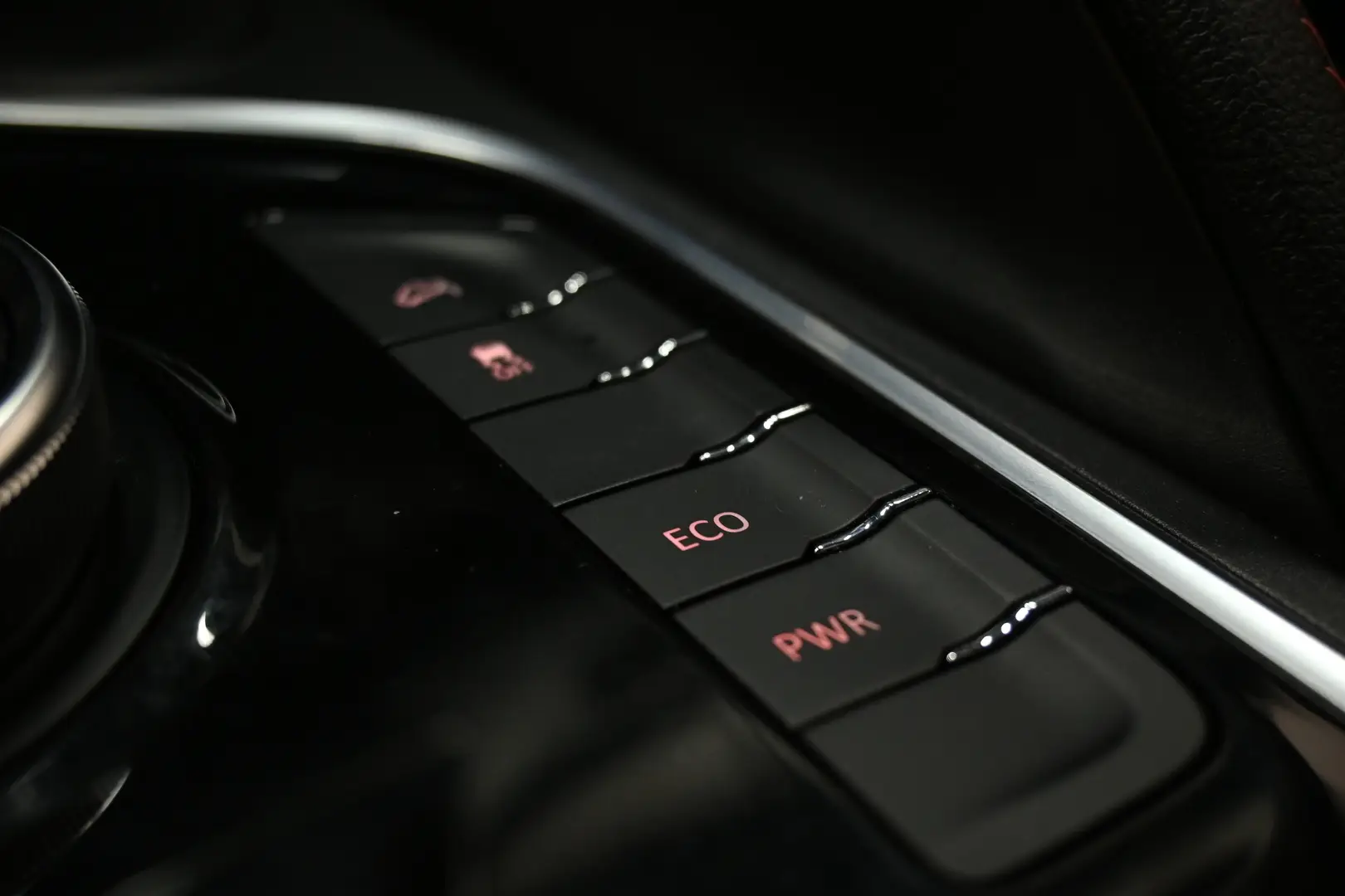 Car Image - 3PxO85eEWDreh4XeV8eHEC