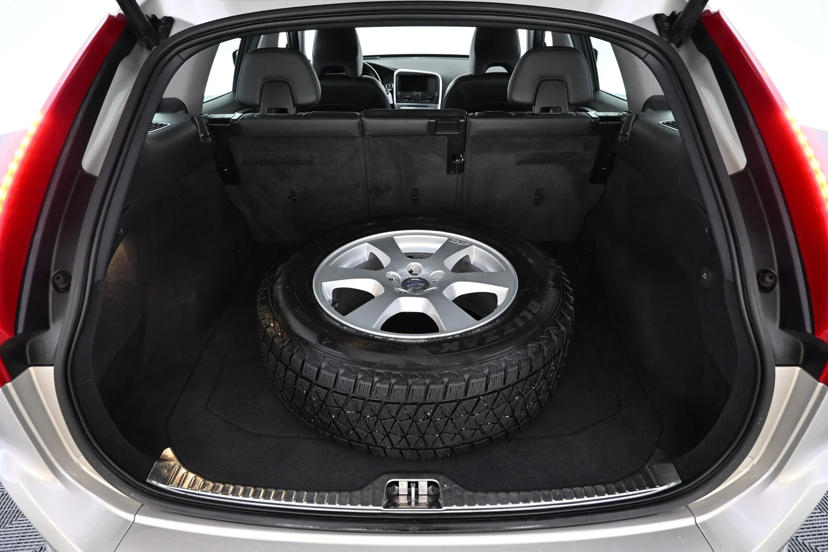 Car Image - 3CAUhooY5KnxC02QhsbC51