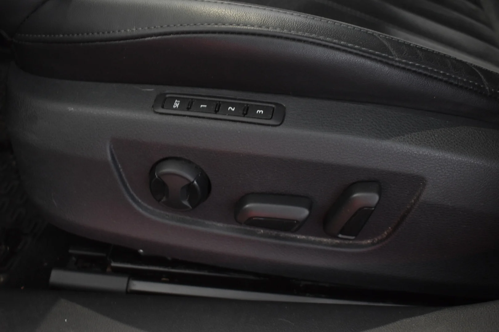 Car Image - 11r9cGRcOYx46RbP37CAw2