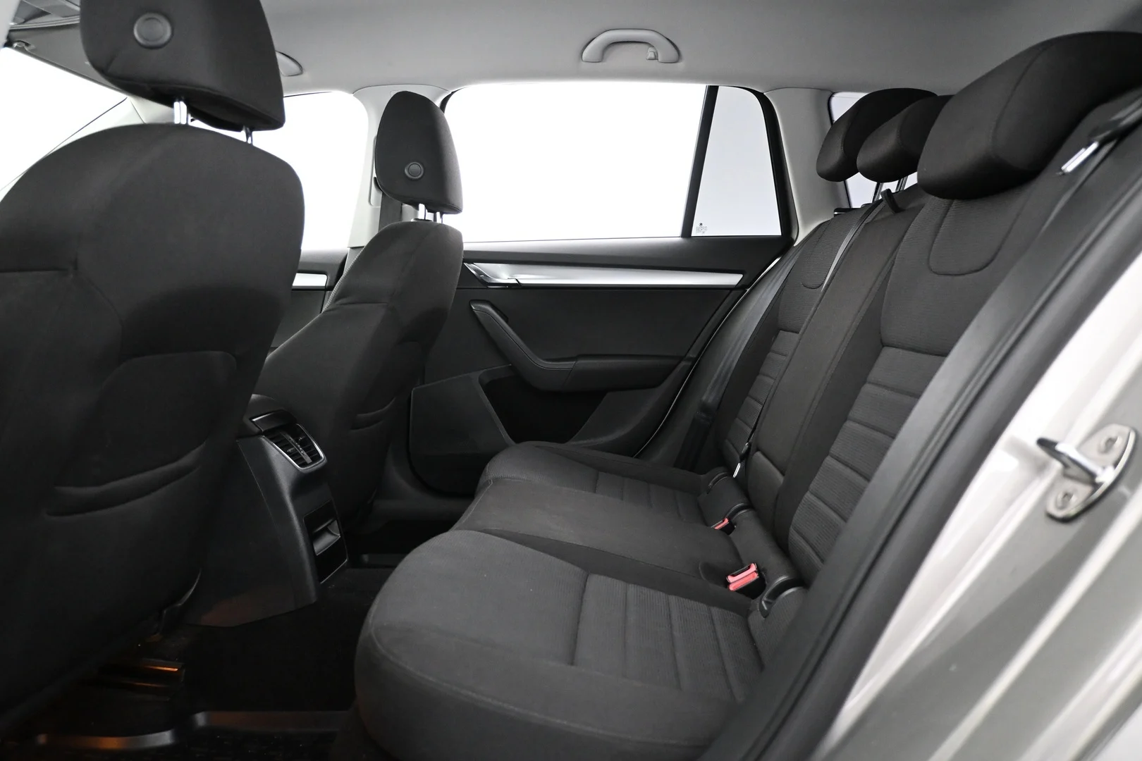Car Image - IBtbppmvvOZ3AwqqiRgvg