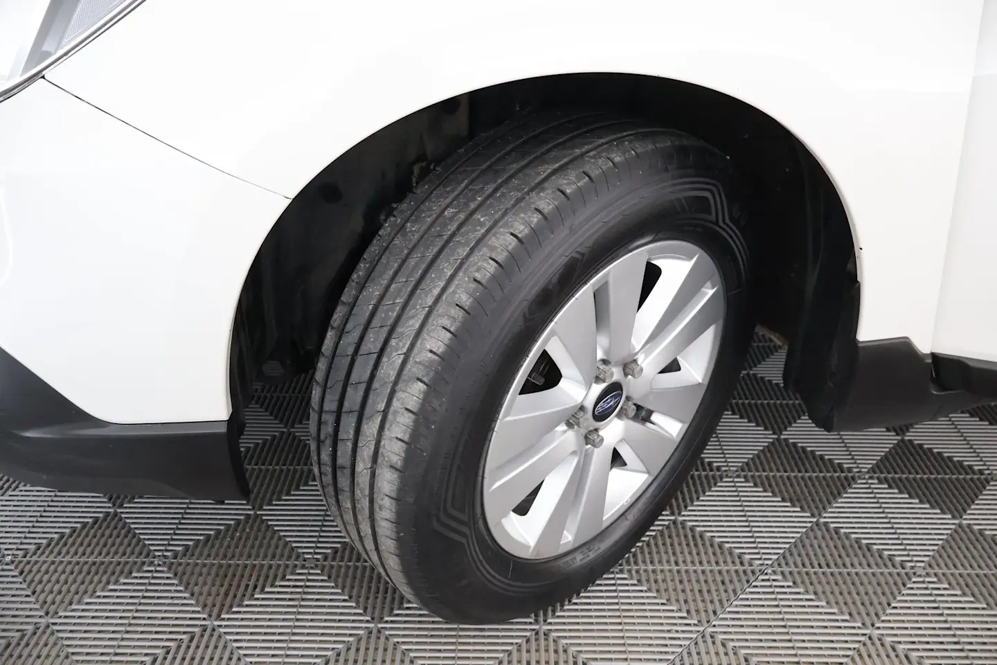 Car Image - 1YqIlmBf19Z0kYmFWwnVRl