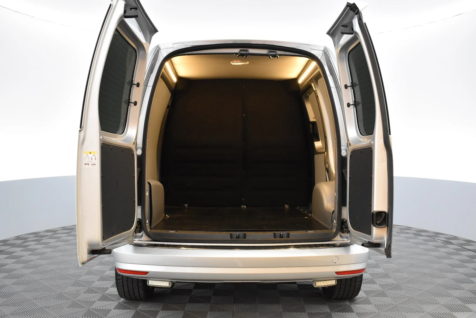Car Image - zD1OdSiS8CsbaVbxRp9TU