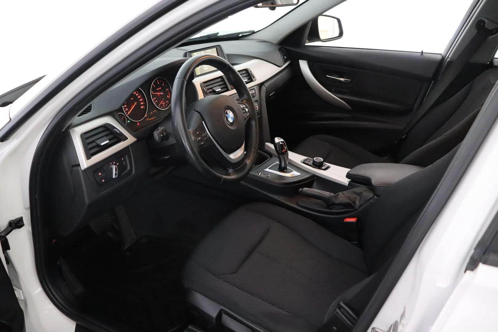 Car Image - BovnfXqaOtPt6O6tpQ6cM