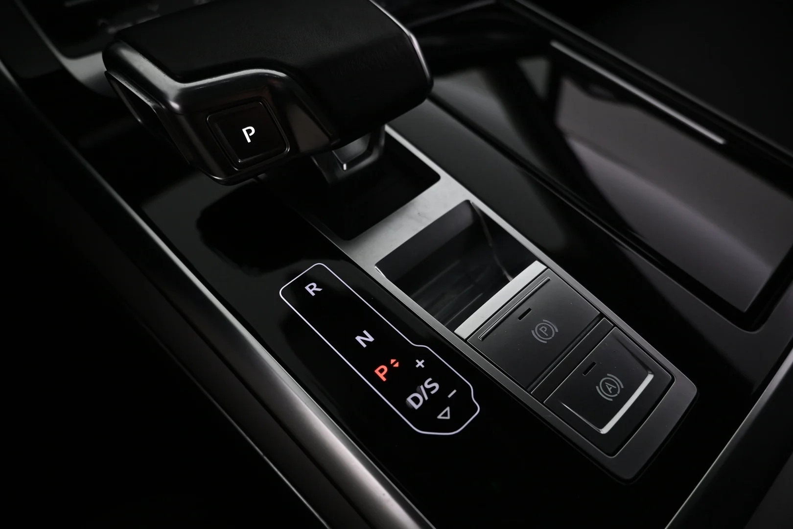 Car Image - 2vDkLrmerkD0lCmO0vQ8nO