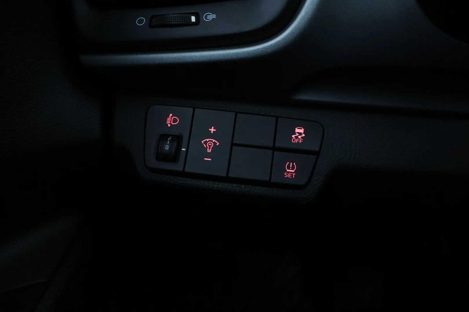 Car Image - AtMawgM96FL2frjxEgQg8
