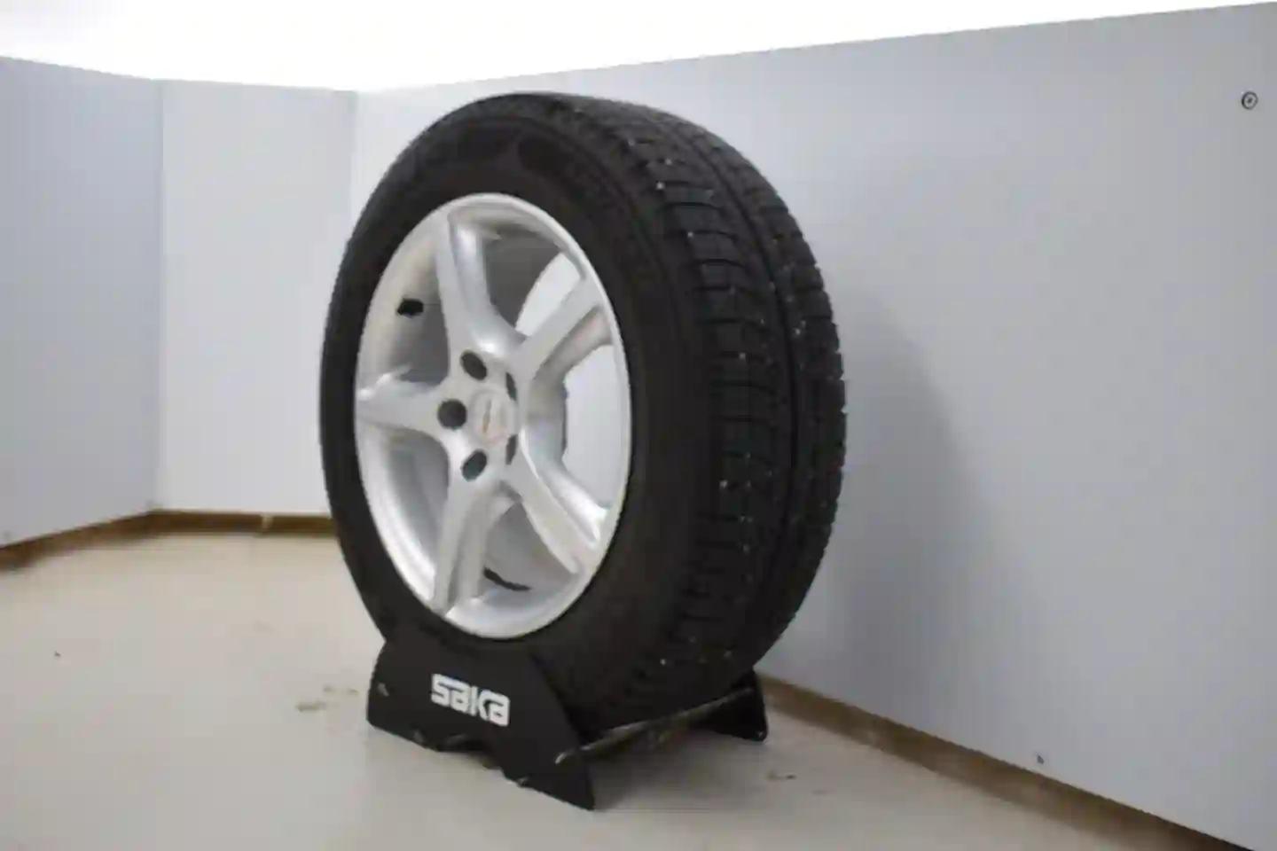 Car Image - 4yi3c1eNMZ28y8tkNreaqc