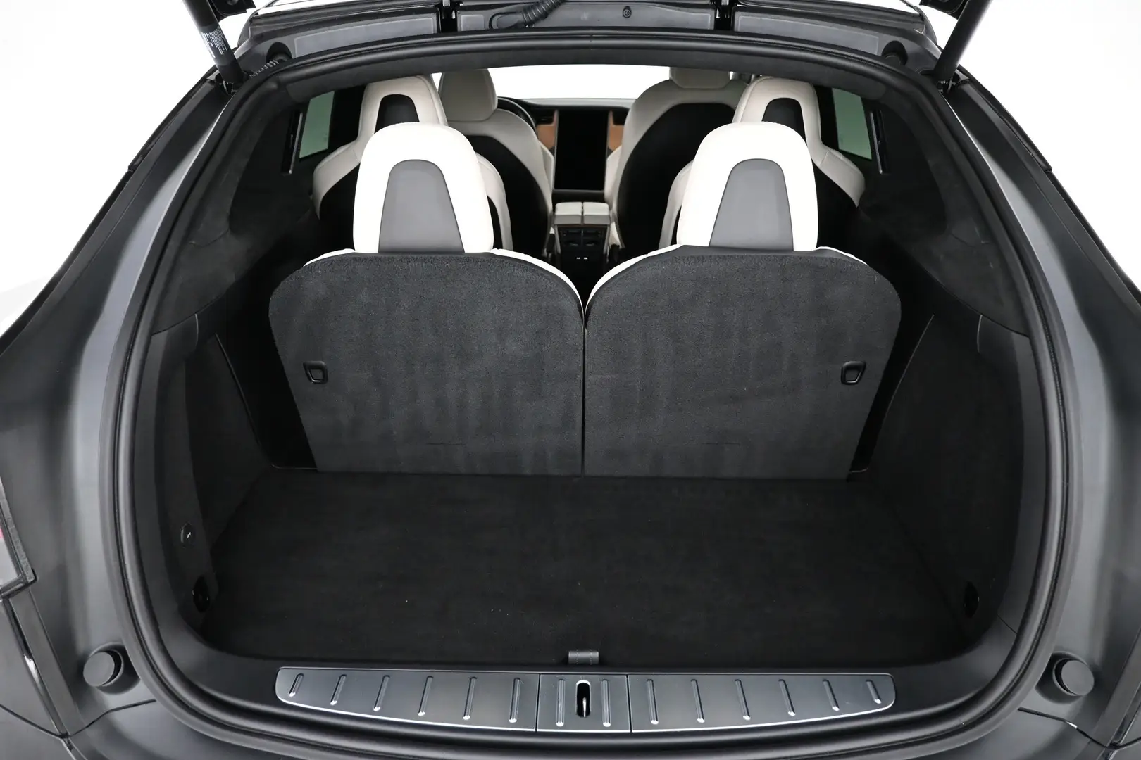 Car Image - 5xEWyQzokrz1wXpsICXpXR