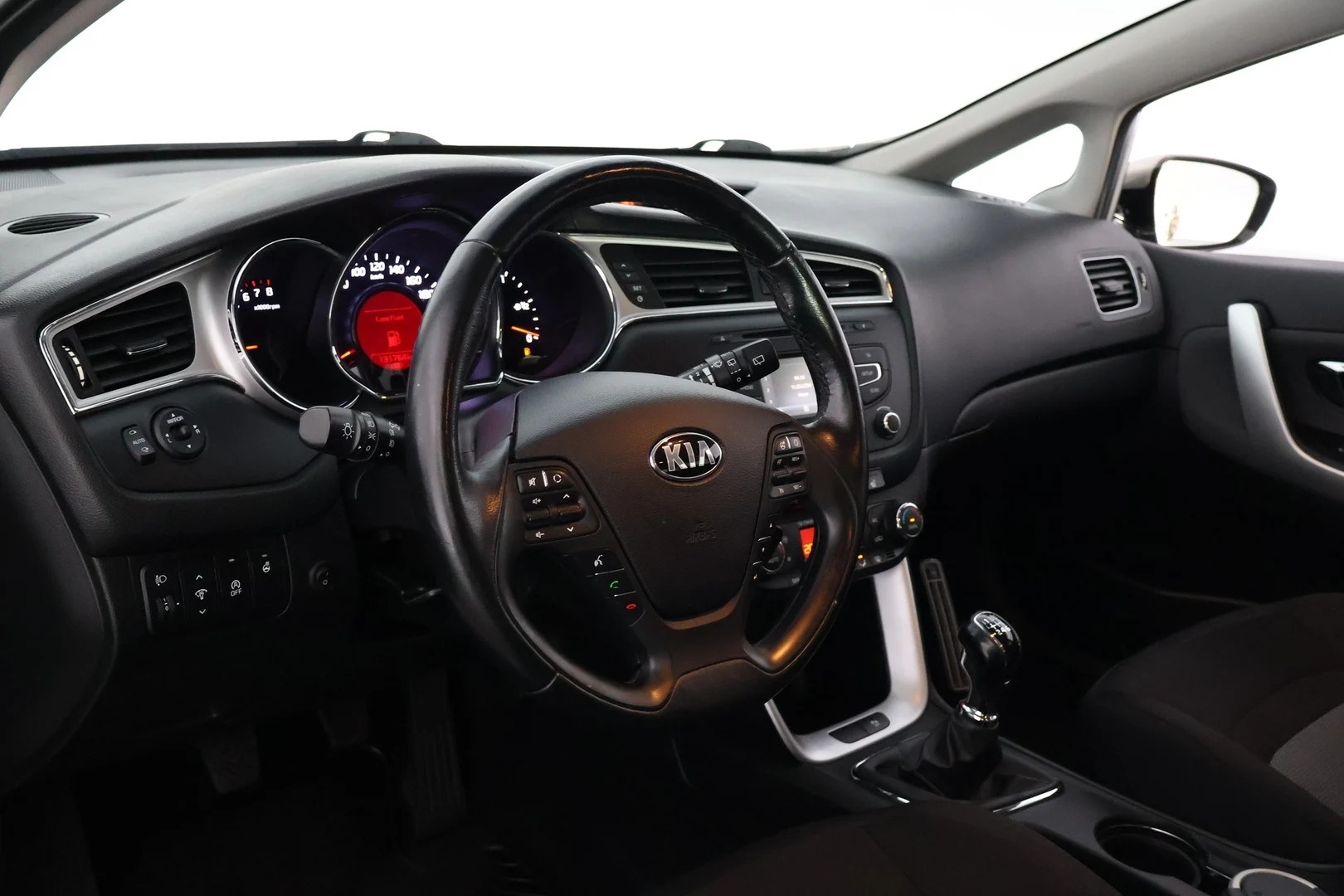 Car Image - AwDhMlsdk9SFzBPn3dLPM