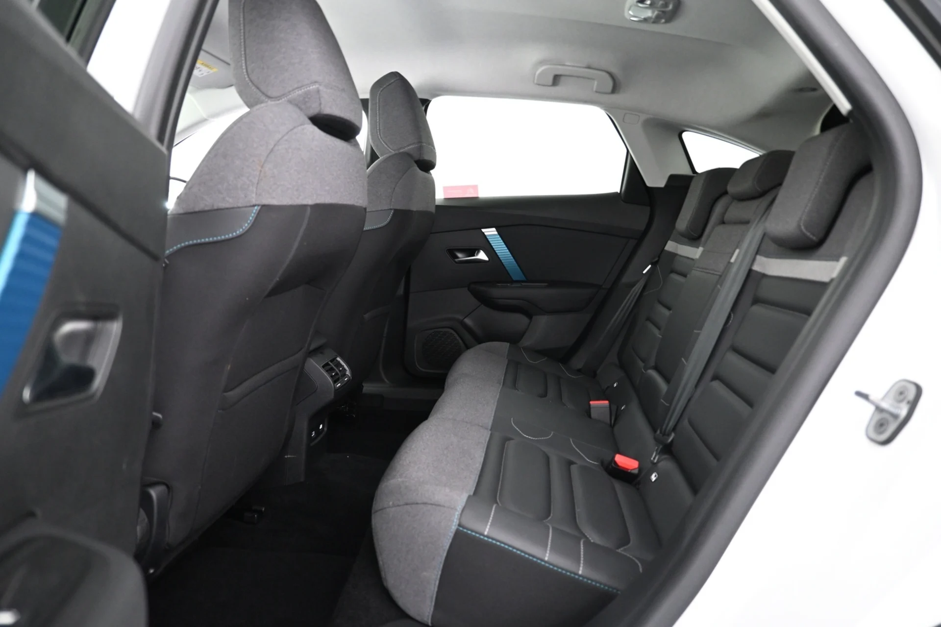 Car Image - 3eUv8X0m79eqD1jYcxlUlr