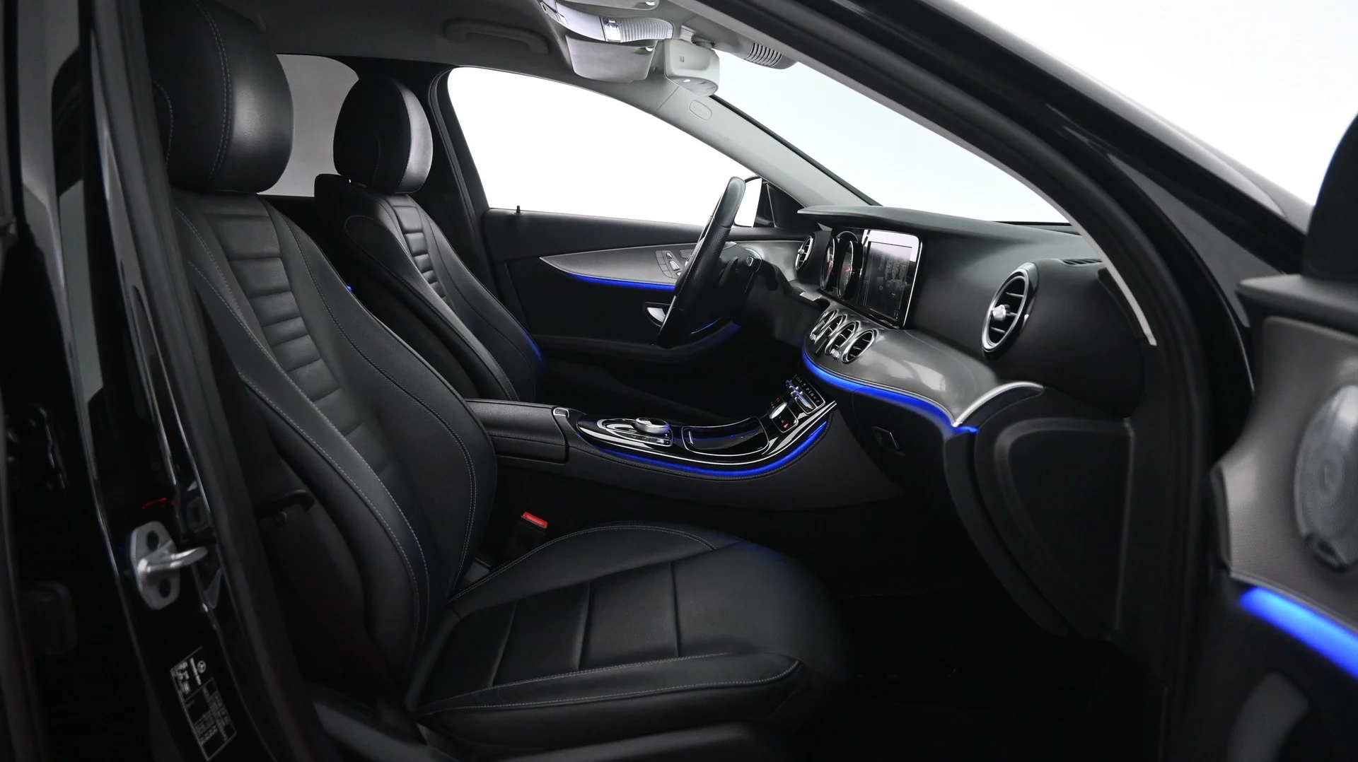 Car Image - 1S9xHCUVZVRDKrLVVogshs