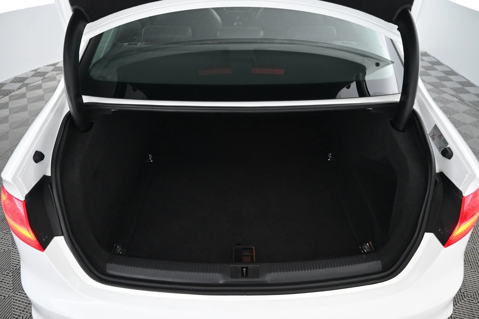 Car Image - 2Sz2aKaastegazrgModa4B