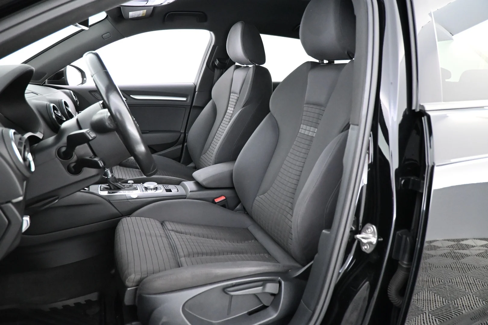 Car Image - 2T1Z4gp8GkD3vFnDovLffi