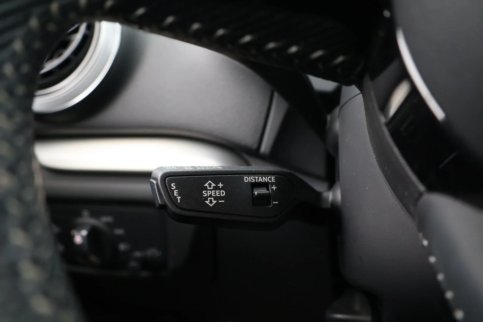 Car Image - 34ectiUITQ8F21zkDoXO47