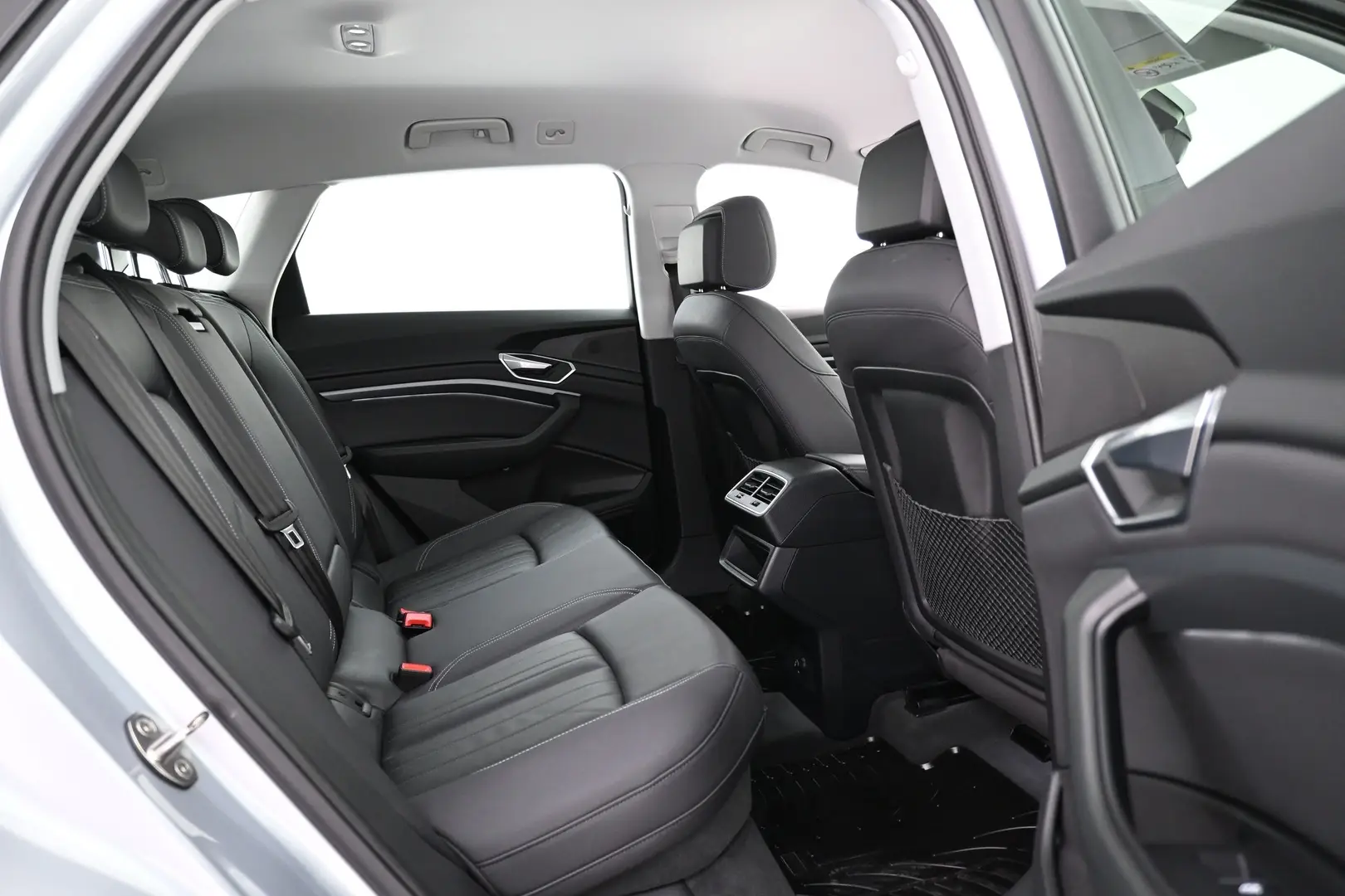 Car Image - 78Otkw3tBMWsyFS2IggW6W
