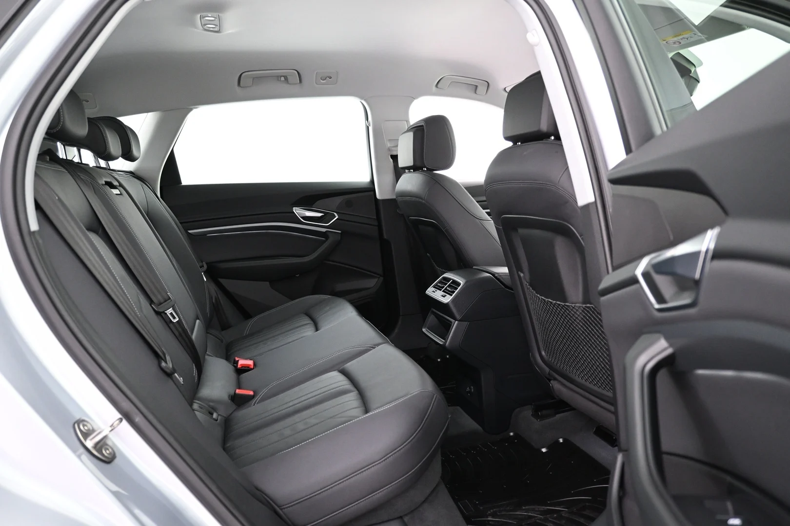 Car Image - 78Otkw3tBMWsyFS2IggW6W