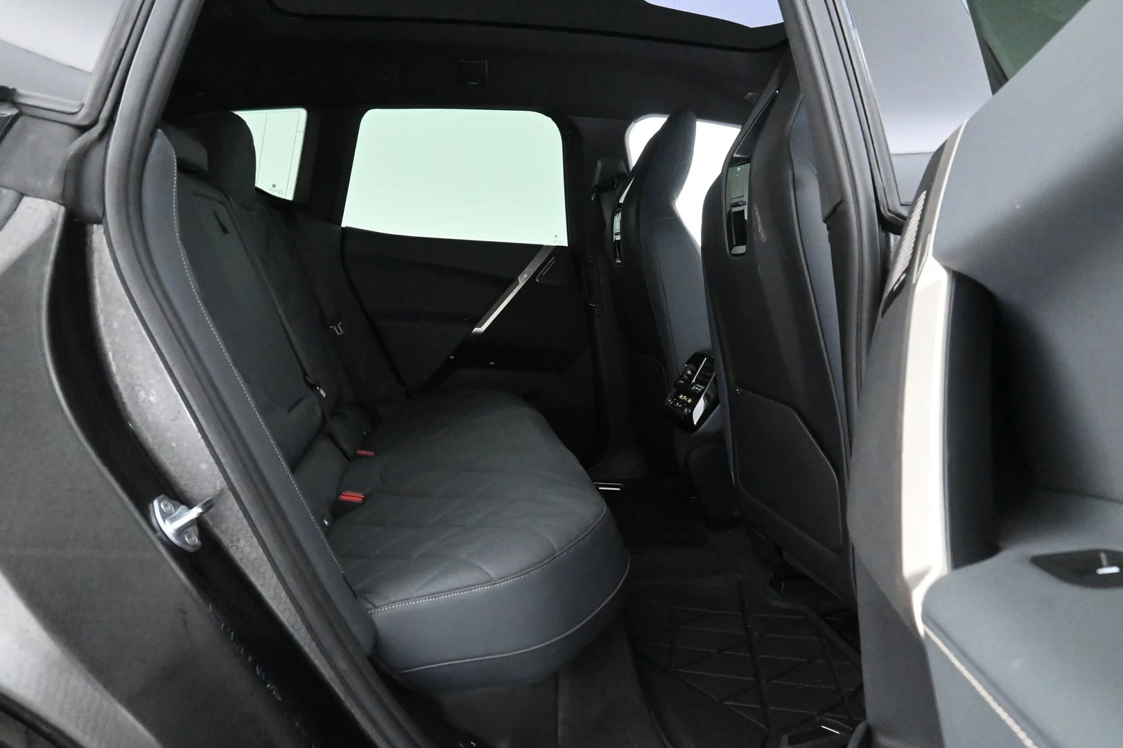 Car Image - 4K6Hz0TvUQsxtr35OYwuH7