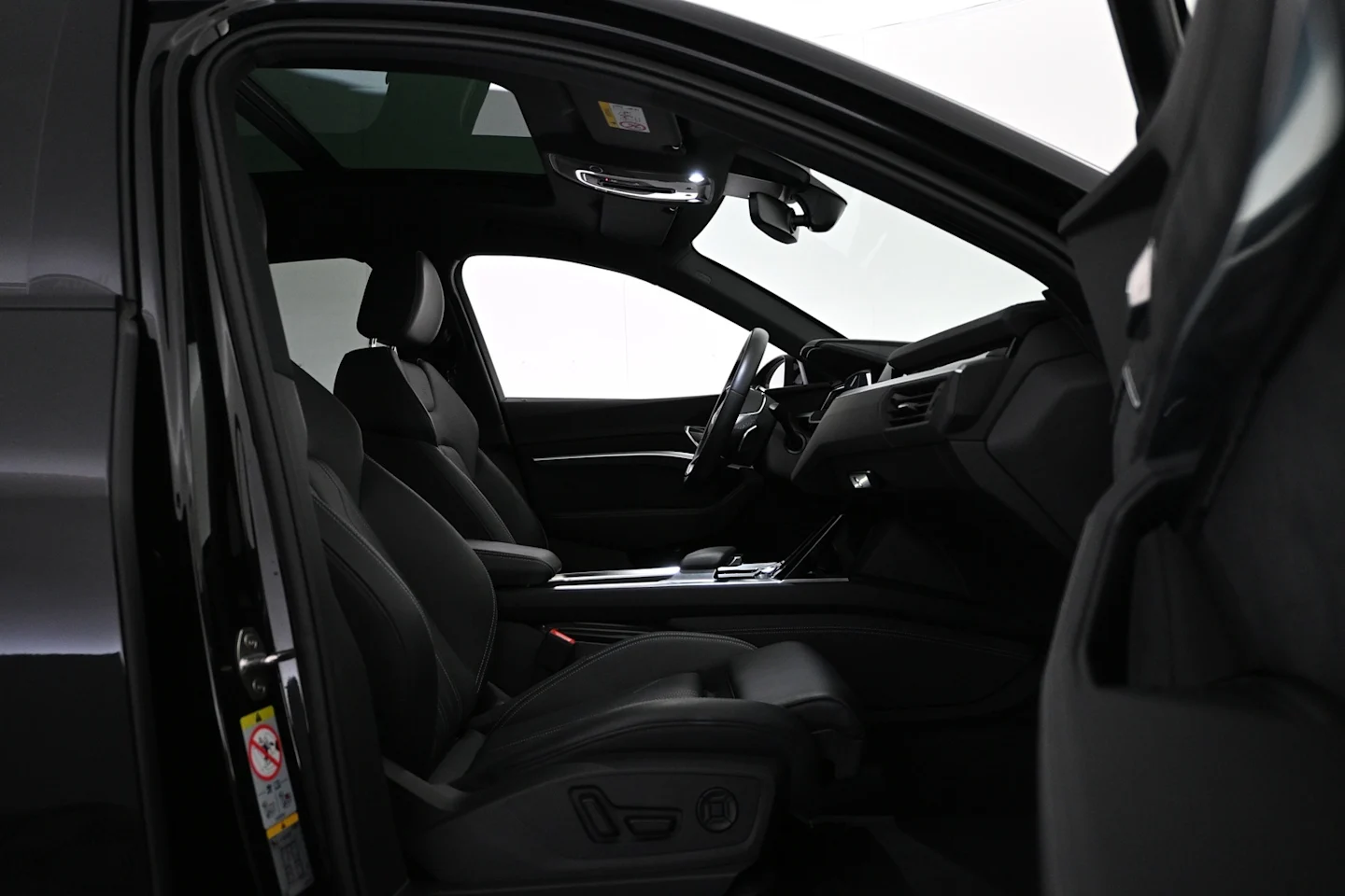 Car Image - 6Wzo2tKxZY8vx8dNzqxMYz