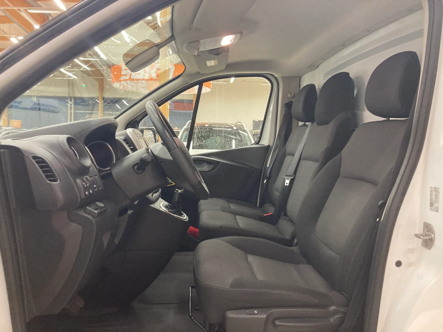 Car Image - 2nw0MdVz6TmLlu4OmkBtB5