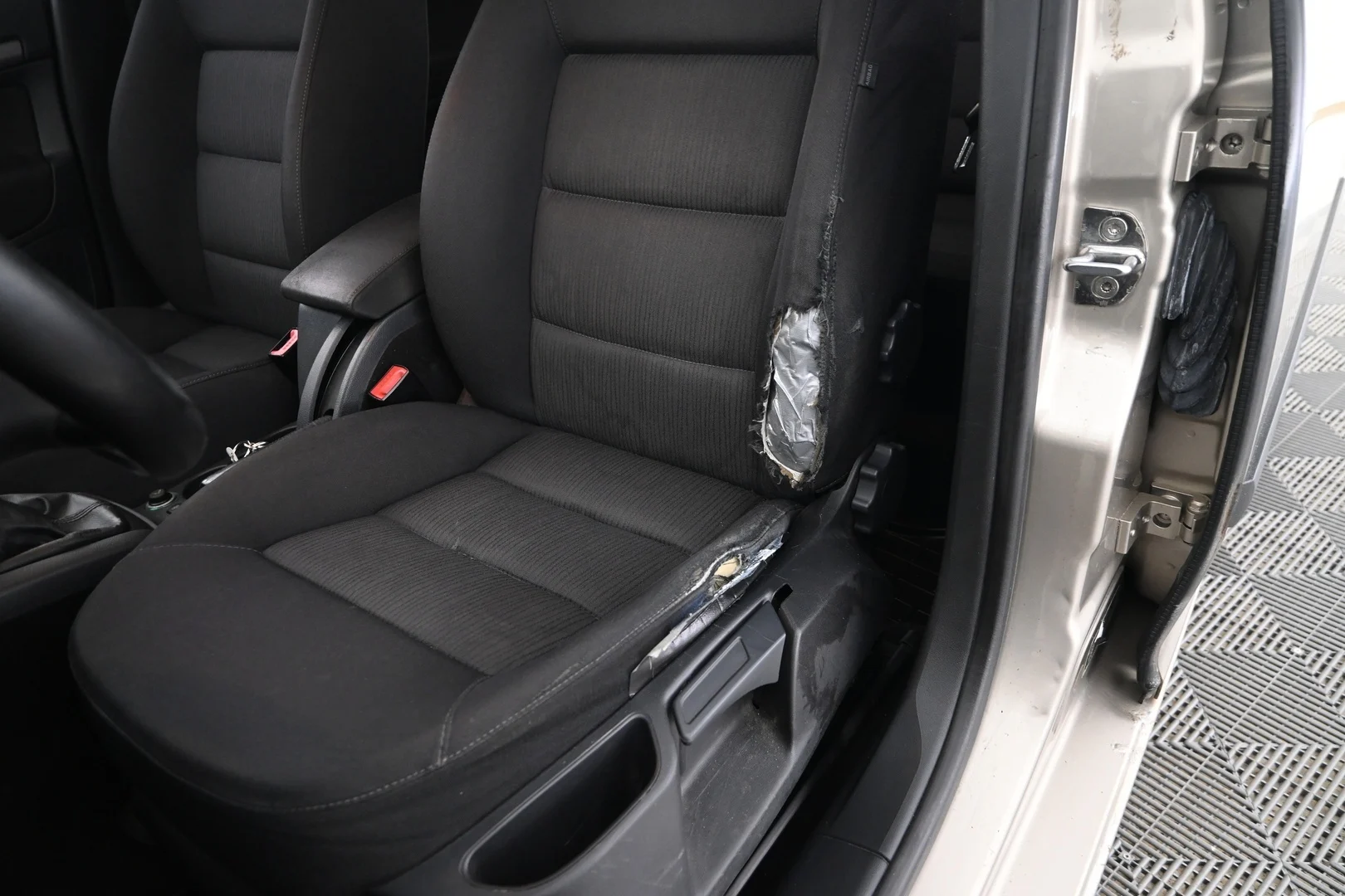 Car Image - 2UQ77m6uu0Oty9Taci46ns