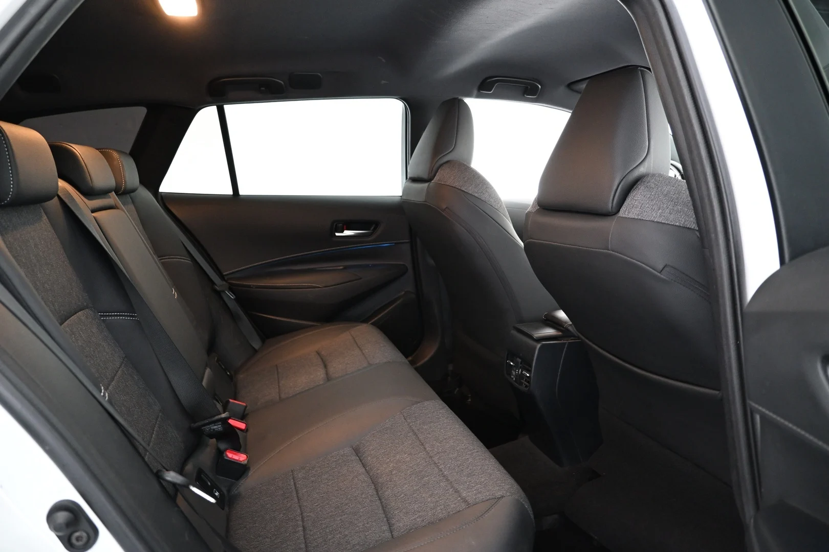 Car Image - 5NkLYYiDUjrs1ew9ku4xX