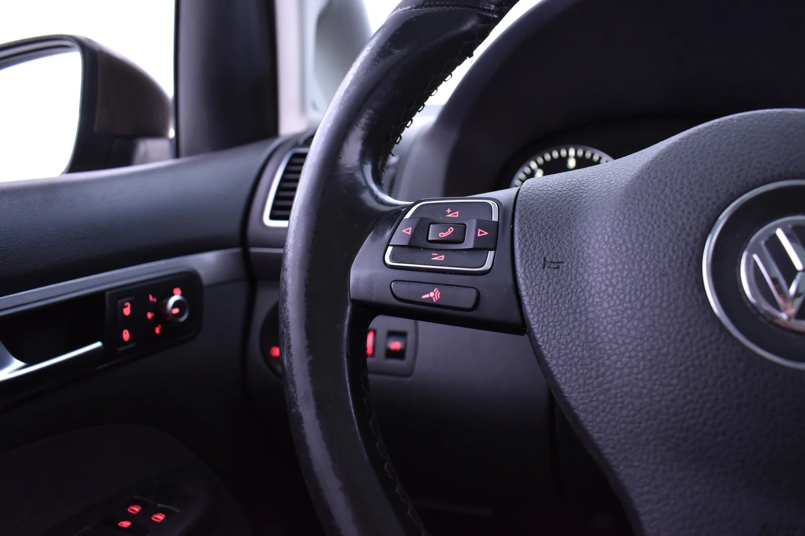 Car Image - 4nSPRrwj5JGnc6v37TbOy4