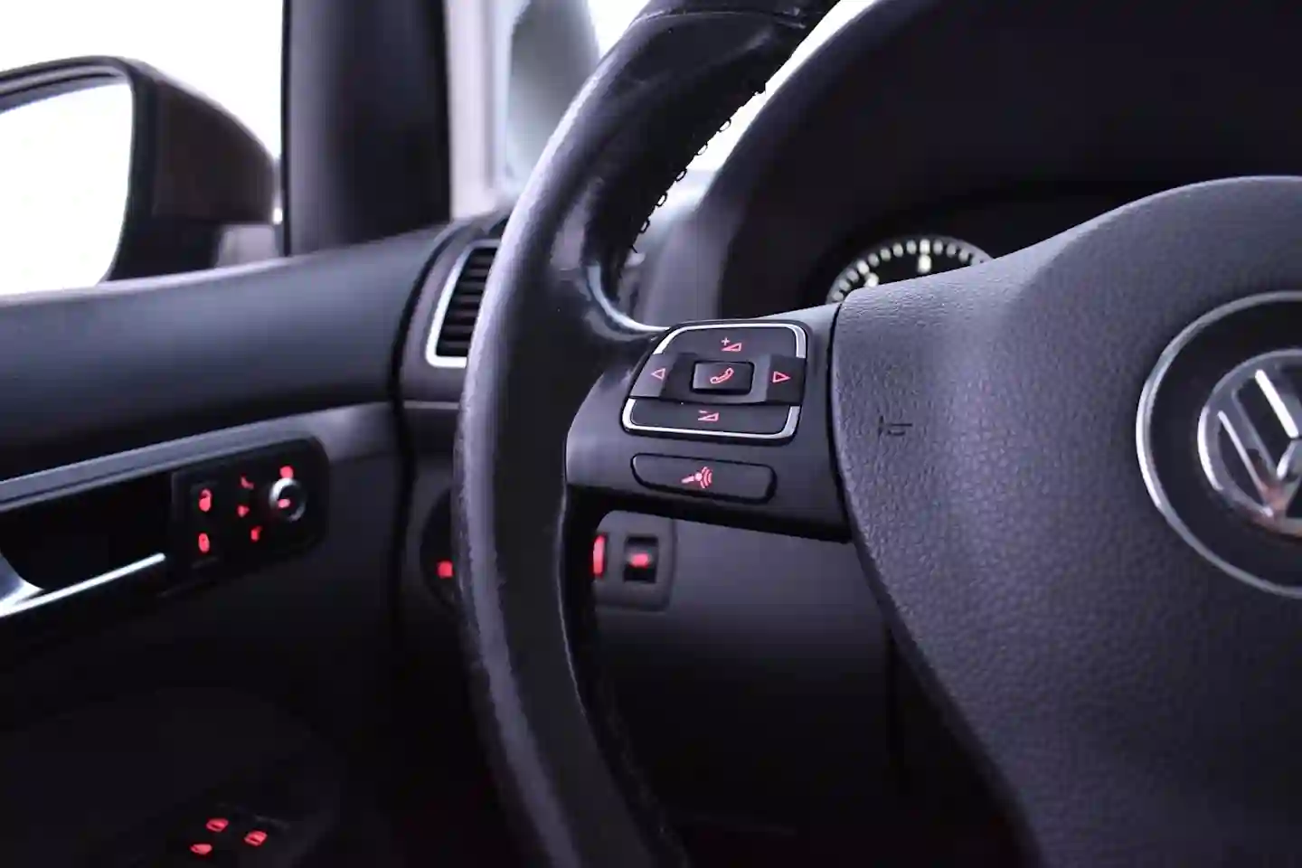 Car Image - 4nSPRrwj5JGnc6v37TbOy4