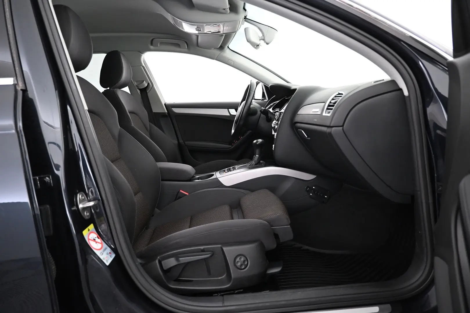 Car Image - 4du8Q3XbghQKaUuiHHjuoT