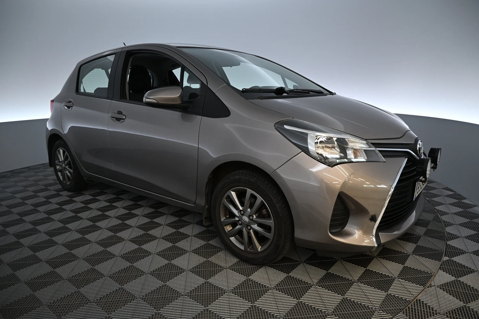 Car Image - 18dxakRdw0I2pl1BAYrXOn