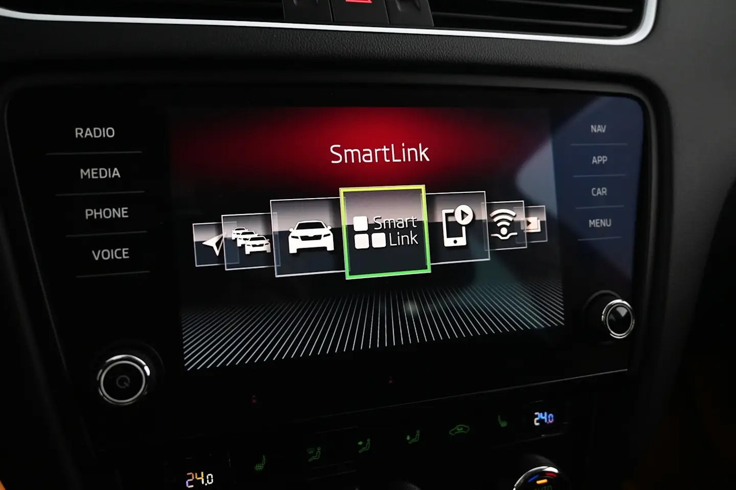 Car Image - 2w1N4dw5wkCBVg90khWsTi