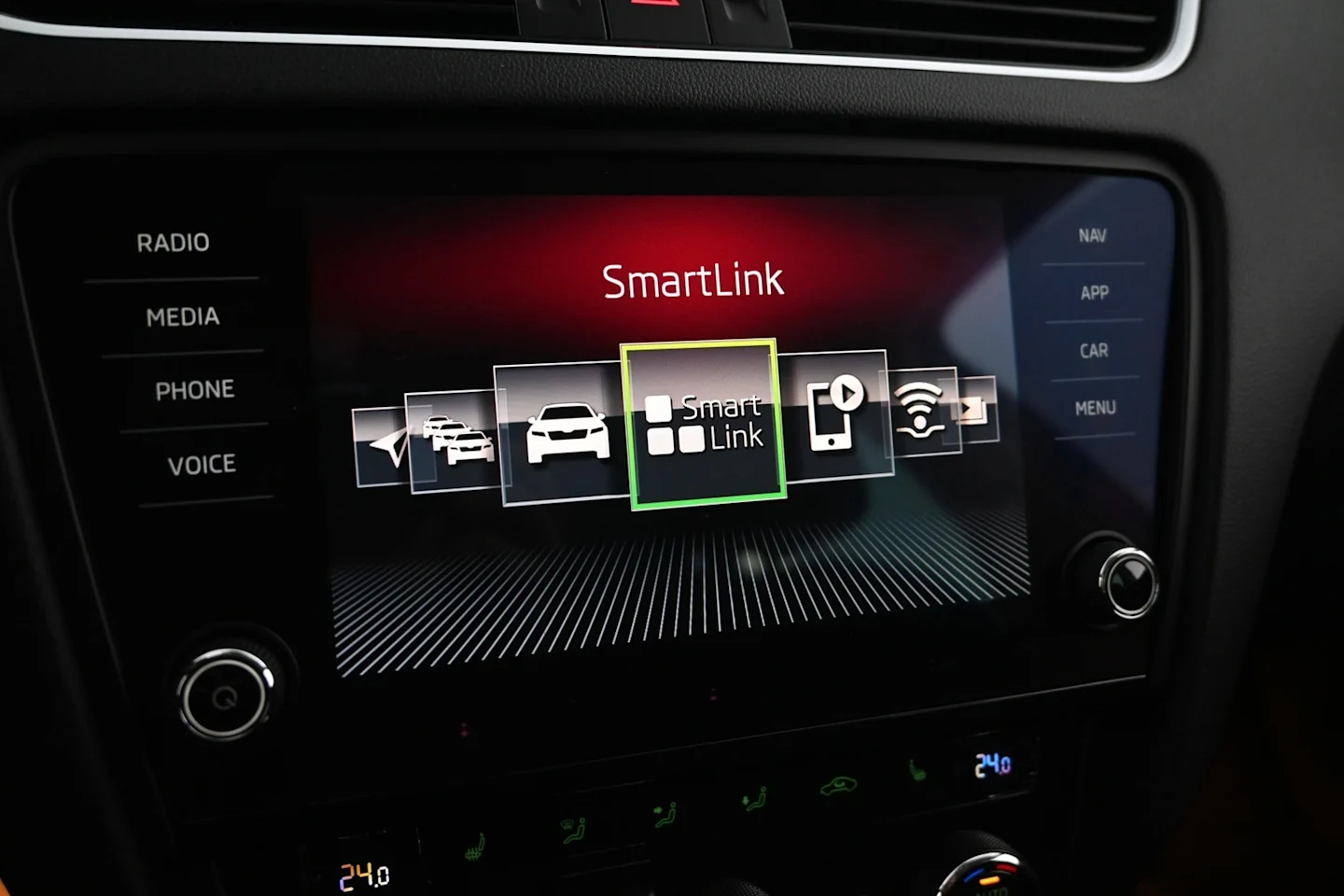 Car Image - 2w1N4dw5wkCBVg90khWsTi