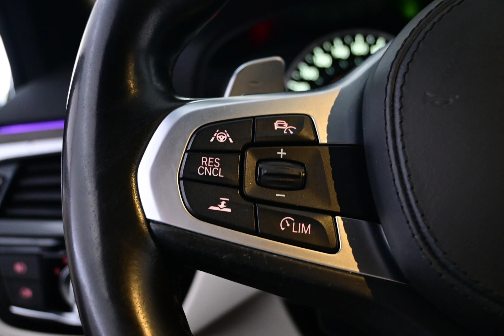 Car Image - 7iP7ZFFhs1rfljZx03UUW2