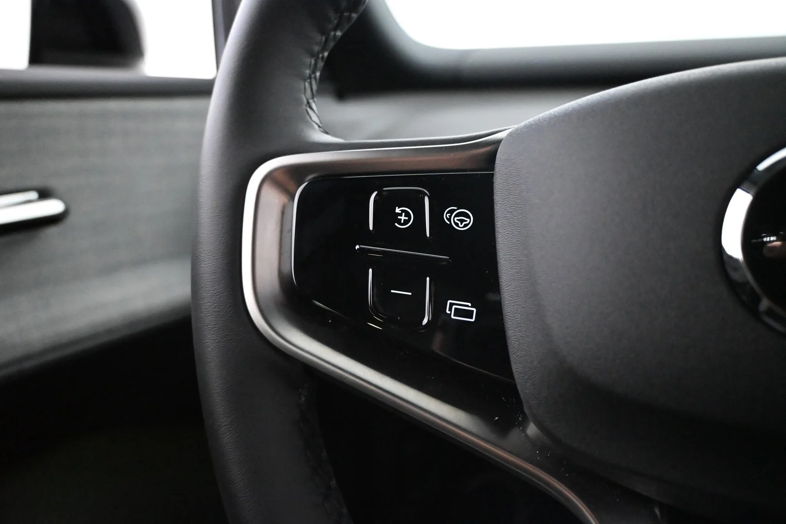Car Image - ZpvQH2Set6FAocnQGlZX4