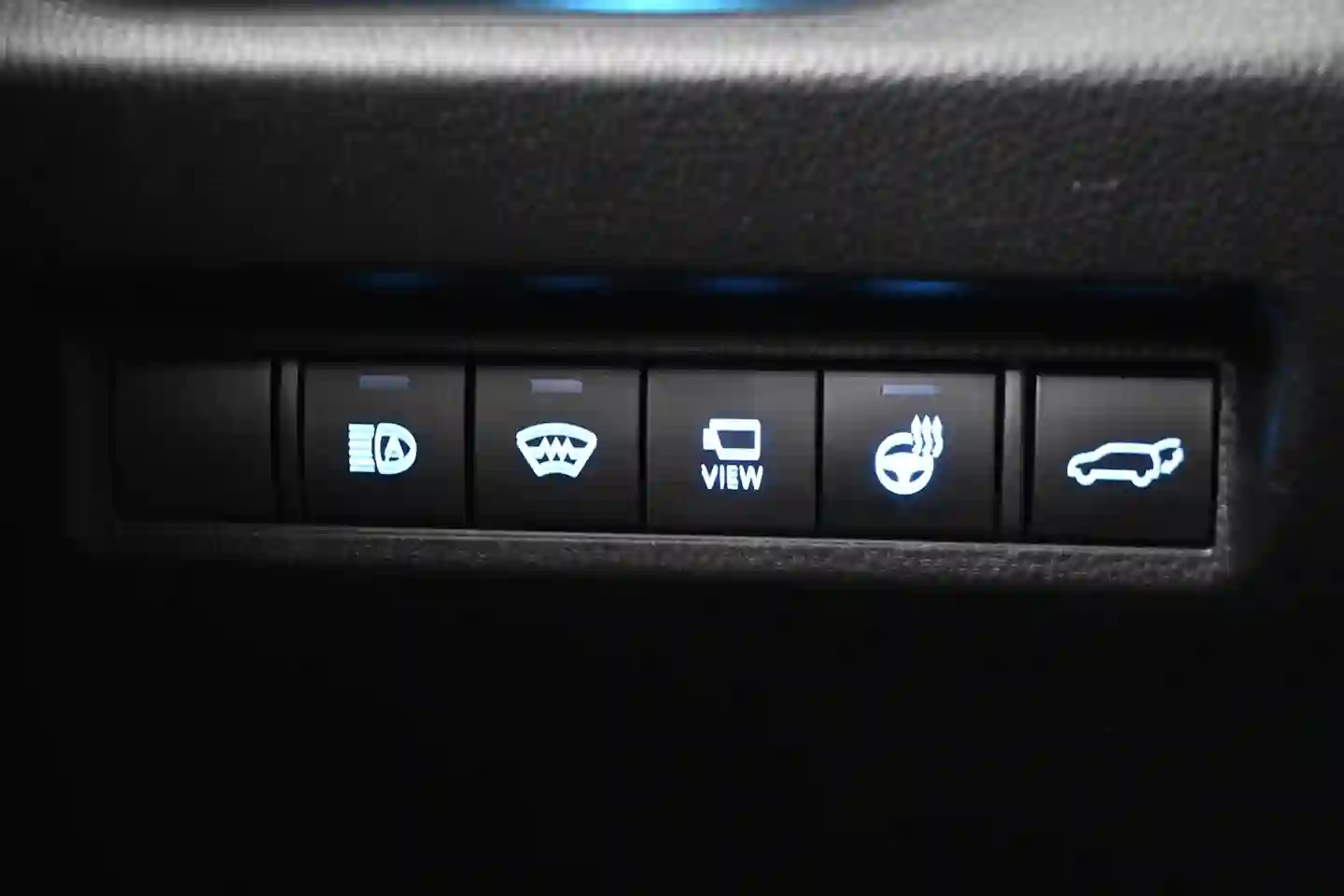 Car Image - 2dl3LgHCV6GtXVAnwwiKH7