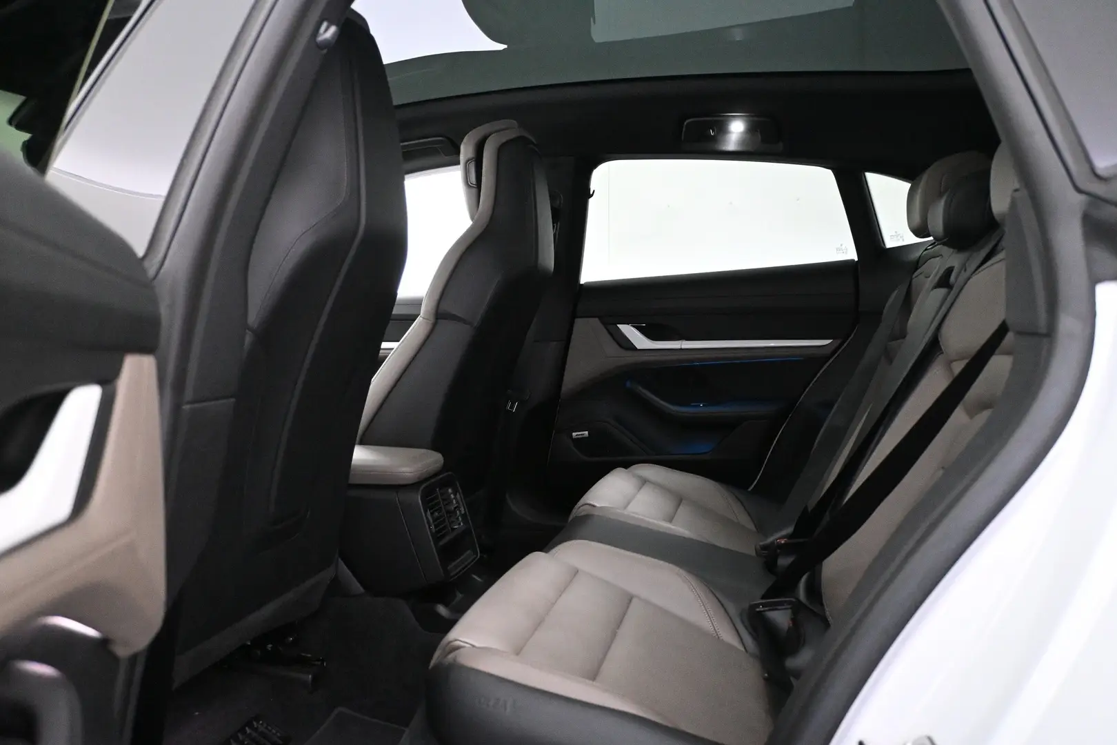 Car Image - cDws2oCvDq4BCpyxv9L8T
