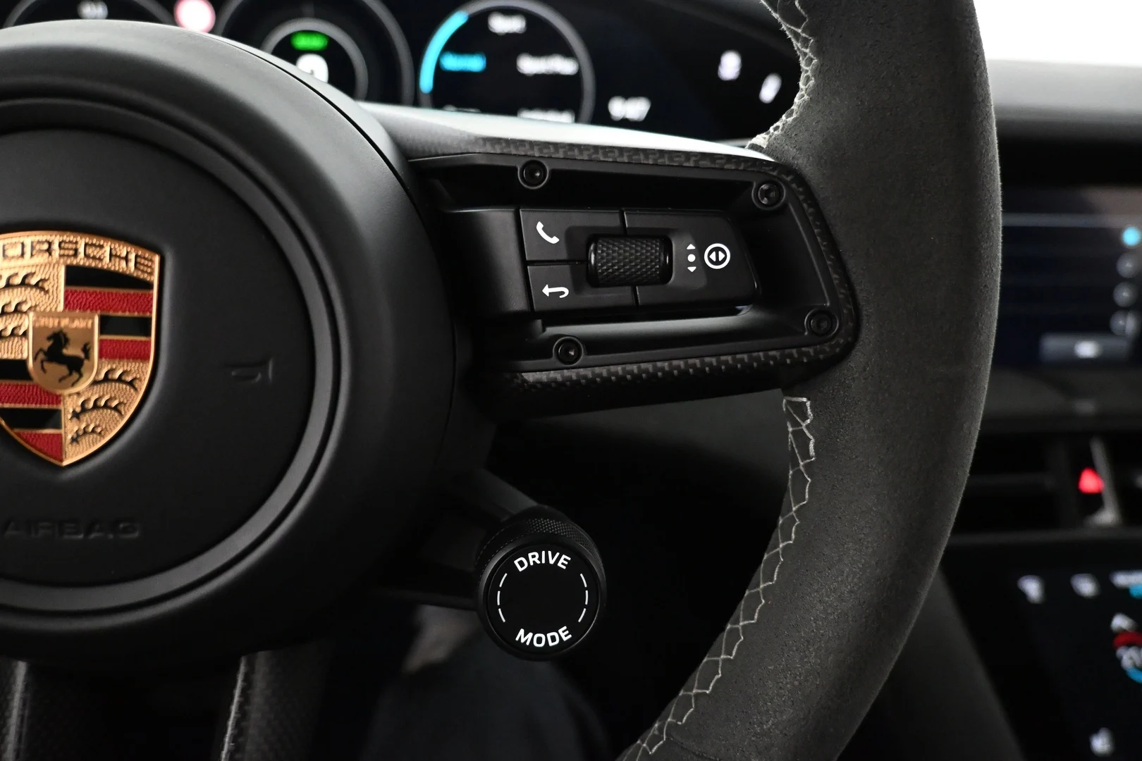 Car Image - 4W69zsXRGKb0MIkKd8bYUN
