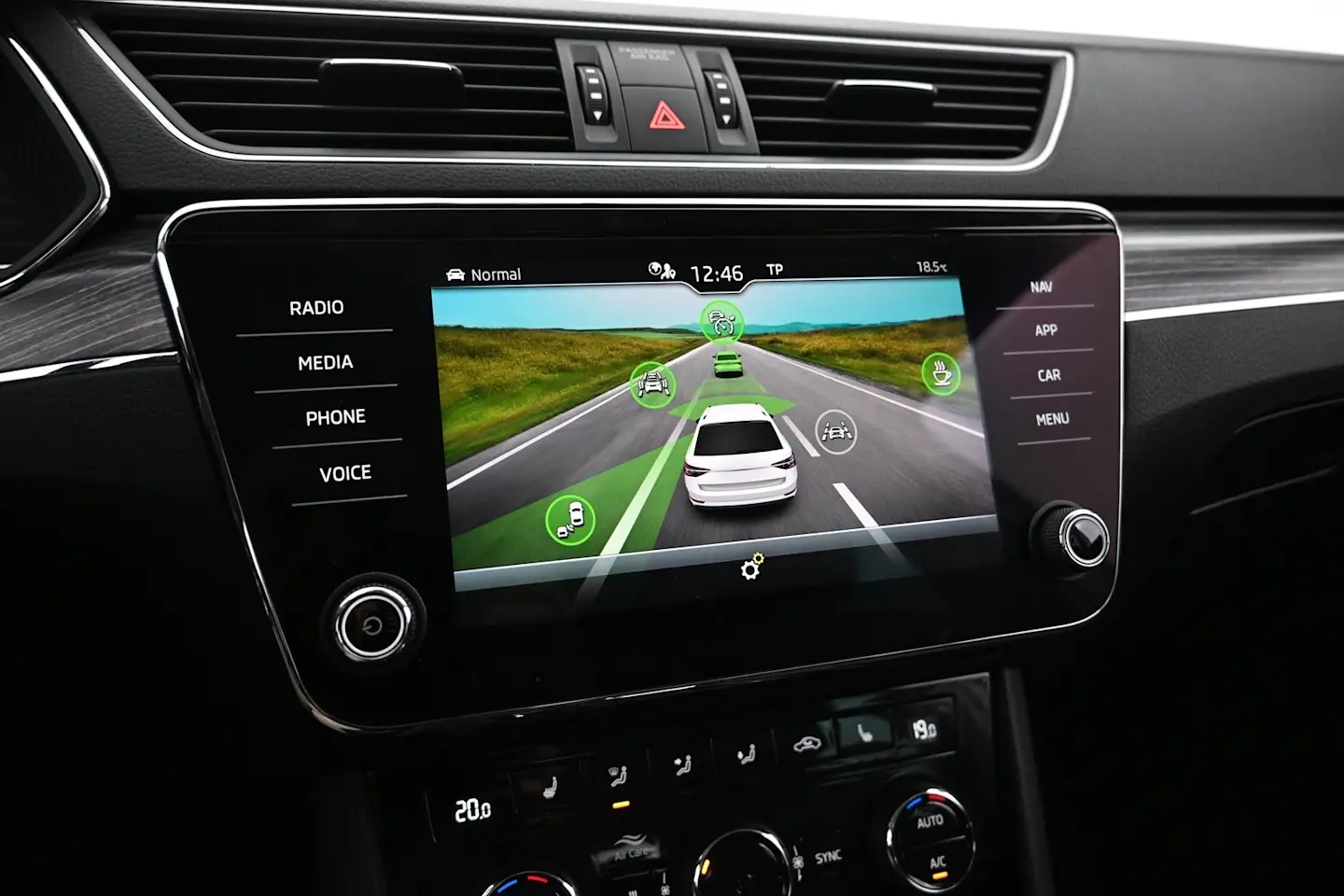 Car Image - 1hTWXRO9i0JH1CttTJJFt3