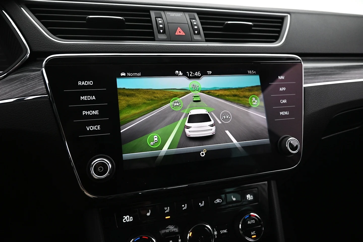 Car Image - 1hTWXRO9i0JH1CttTJJFt3