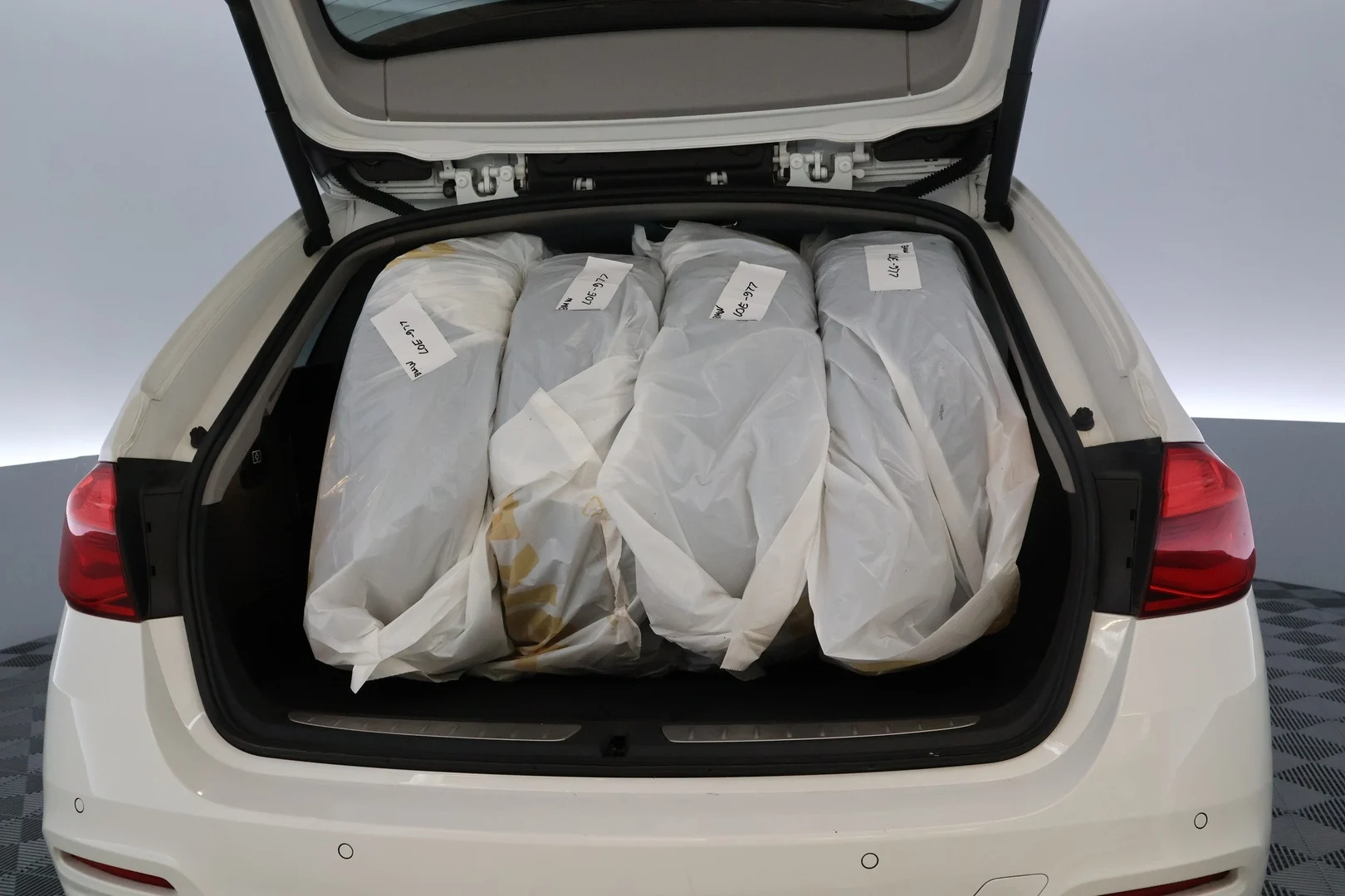 Car Image - 6VVKWRnEeeZDmLF6bOhnj7
