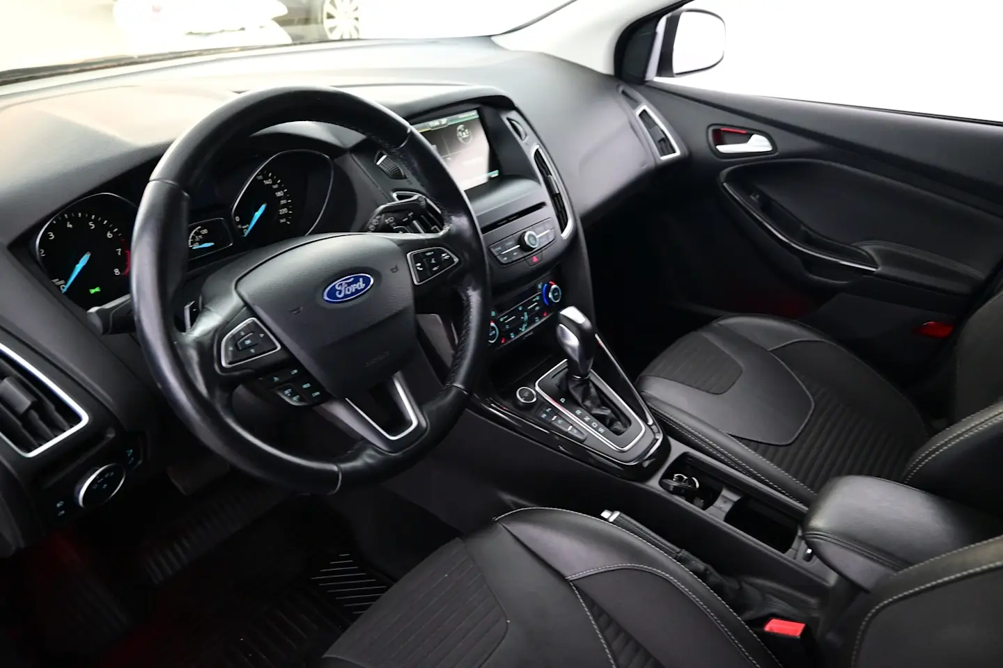 Car Image - 2ZD2vJ6o8XpgMciGWJkcWL