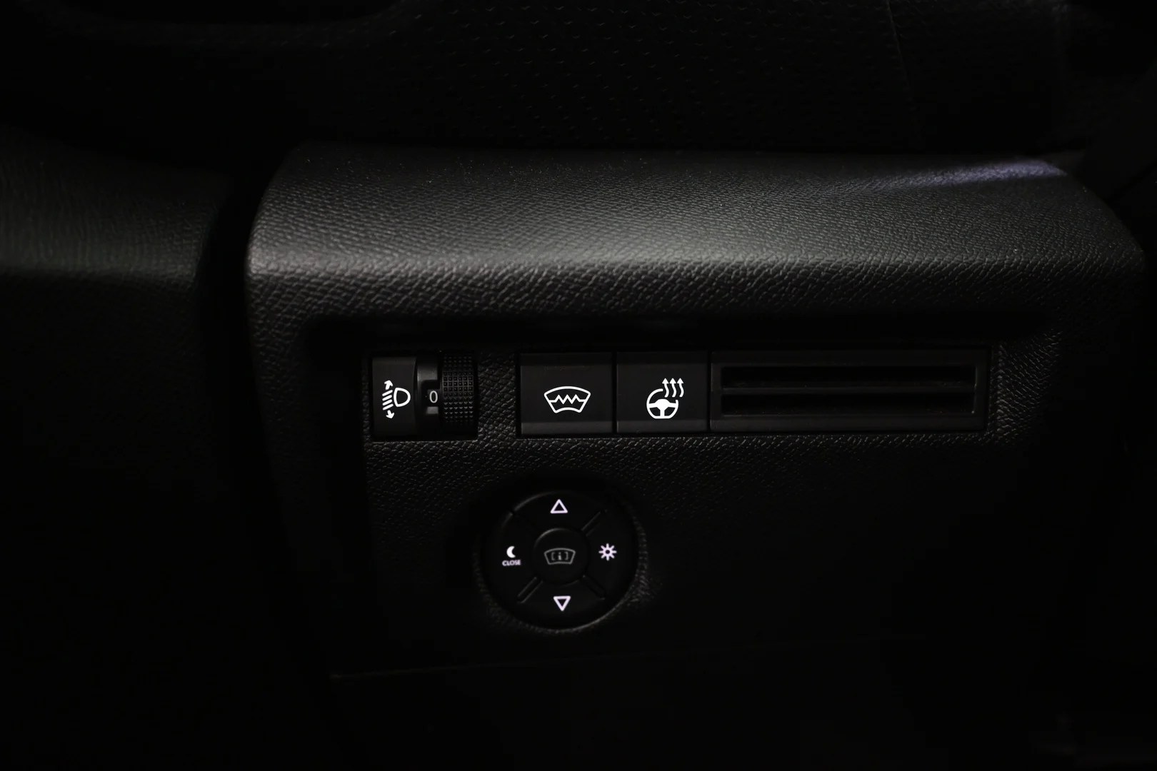 Car Image - 1r1Y6SRy0LEonTwRM2QrY0