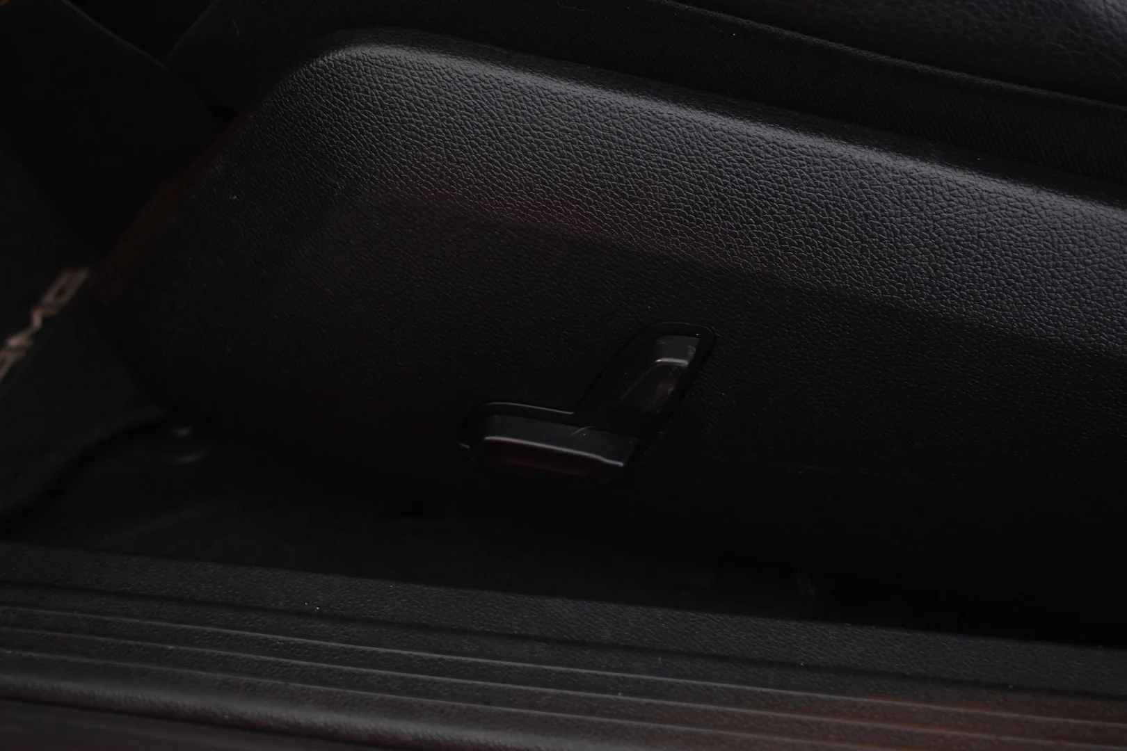 Car Image - 4VzPXRnqugskqcBNpm3SEJ