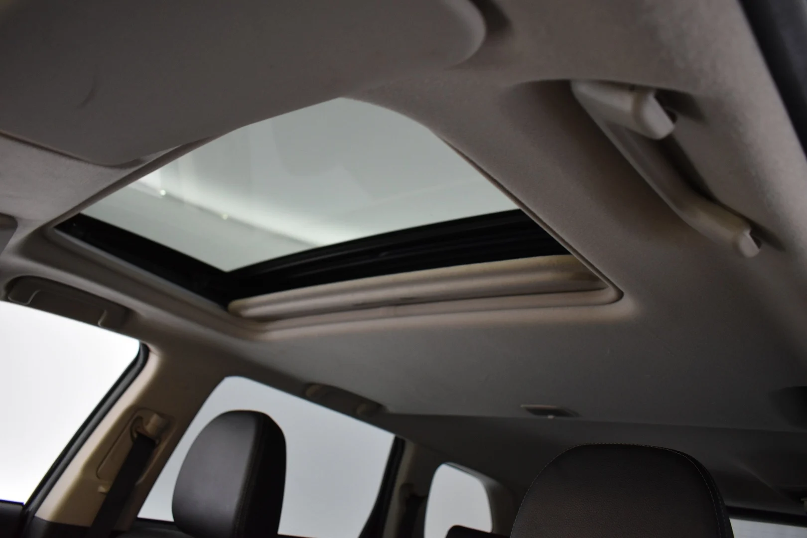Car Image - 4SoSFcNNchMV488OR9hhLu