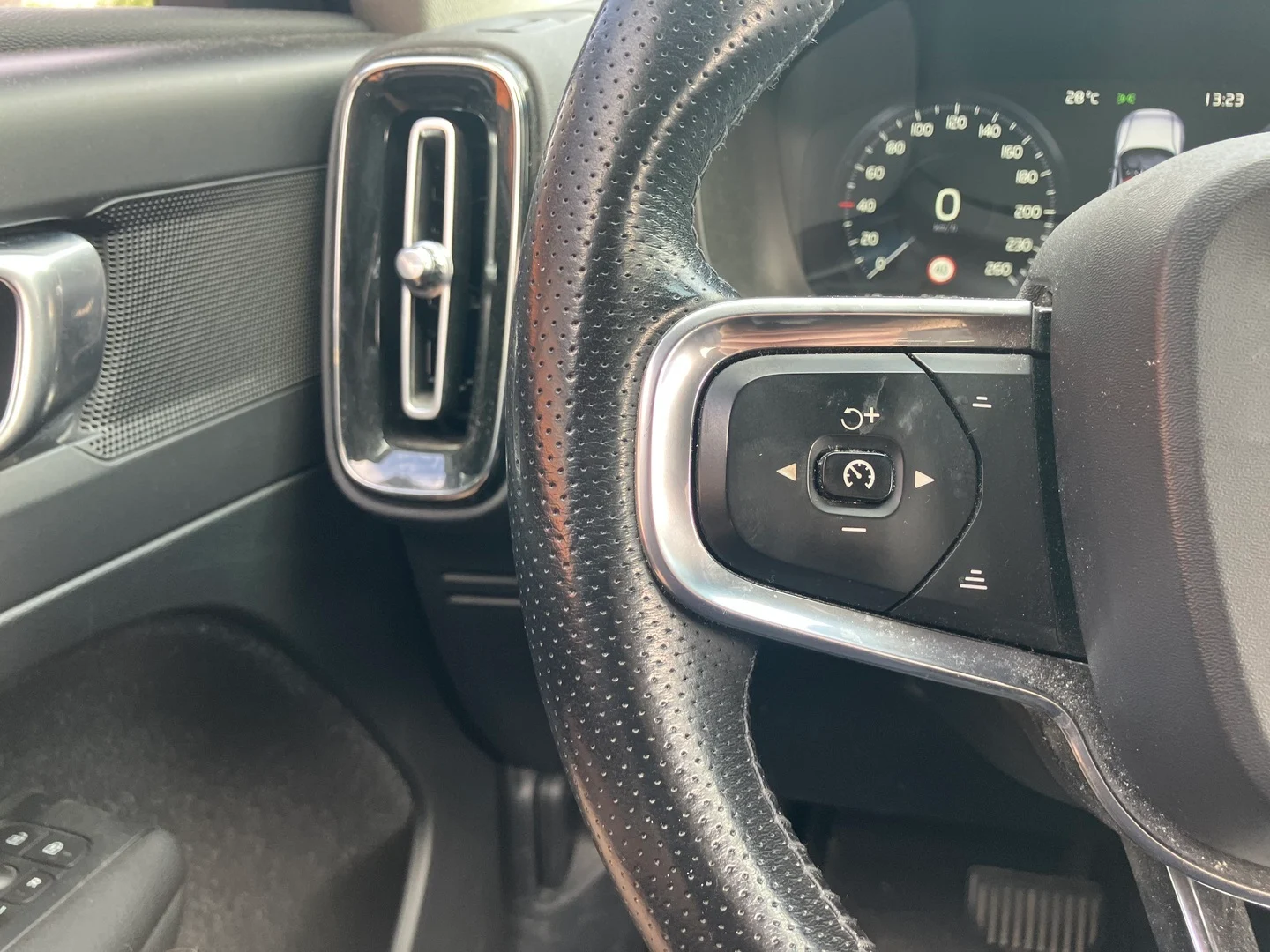 Car Image - 6PCozKguEvCtYHEvqdO3oS